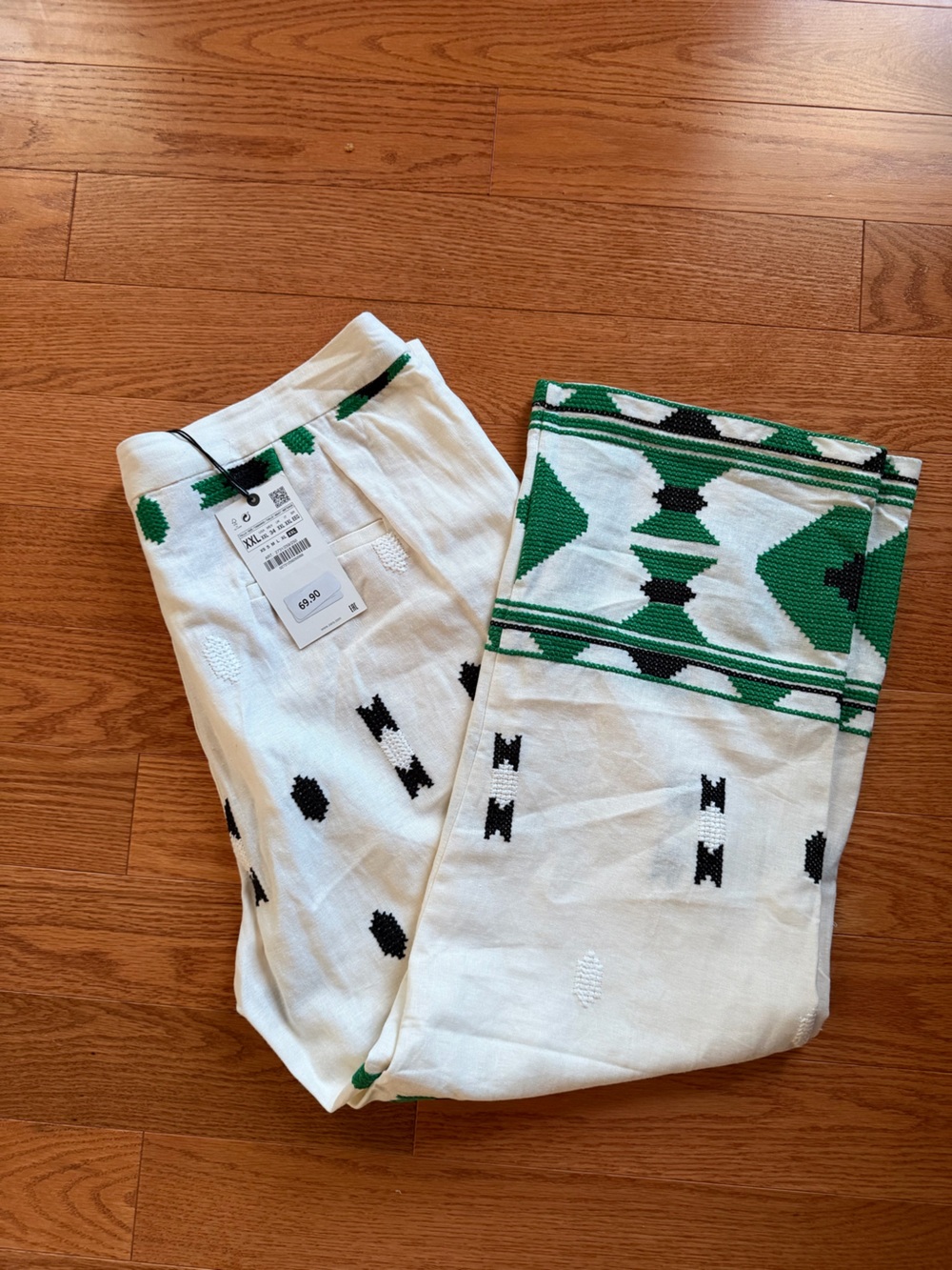 Zara White, Green & Black Patterned Cropped Pants